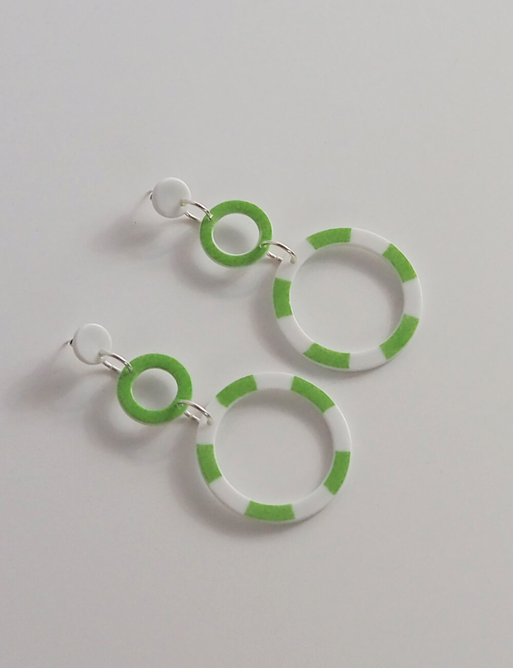 Deux anneaux vert prairie