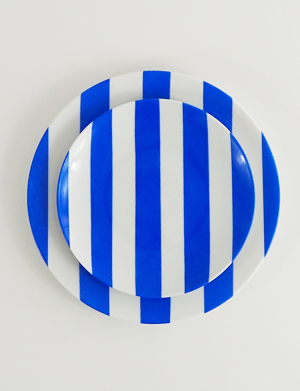 Assiettes bleu azur
