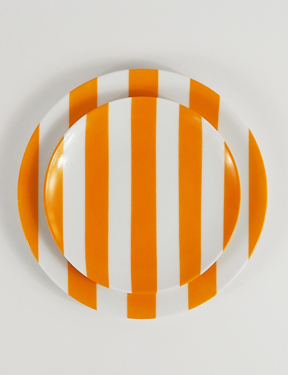 Assiettes jaune oranger